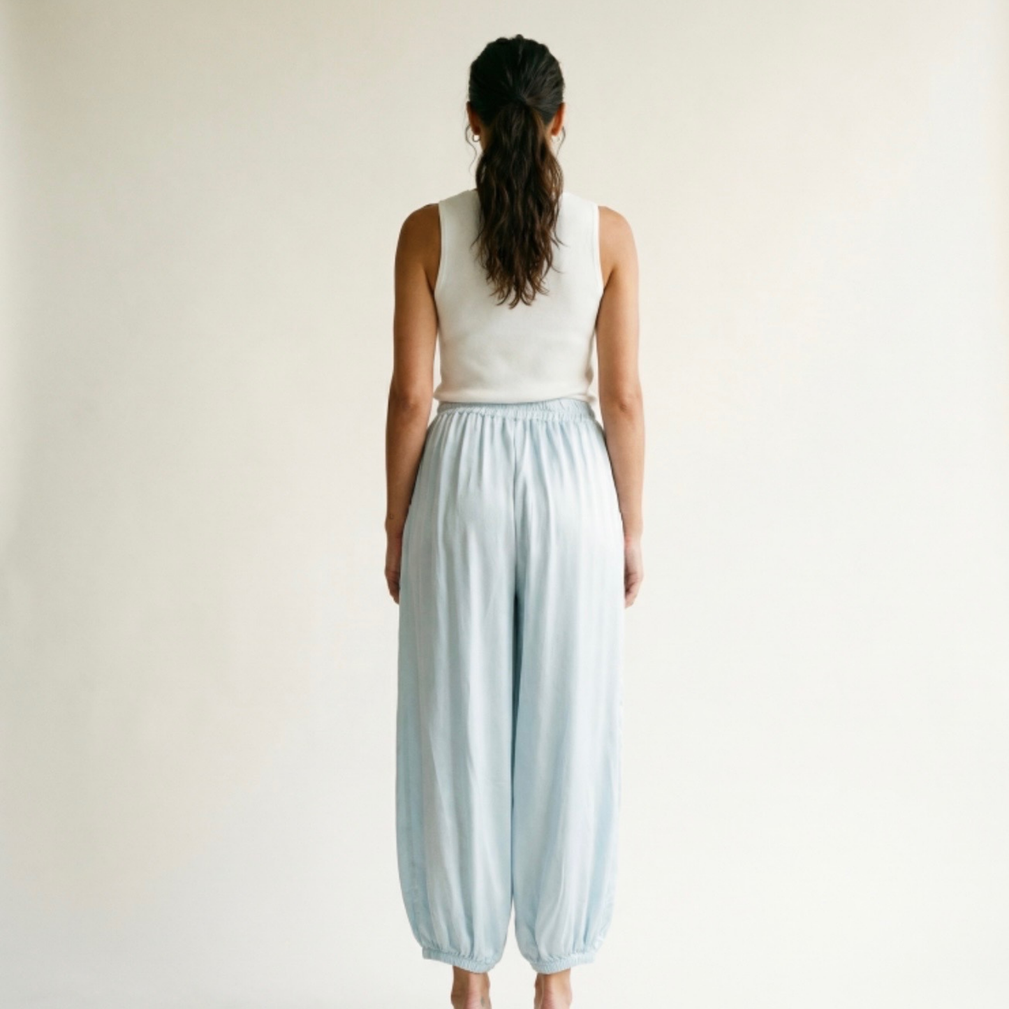 Pantalon satiné bleu ciel