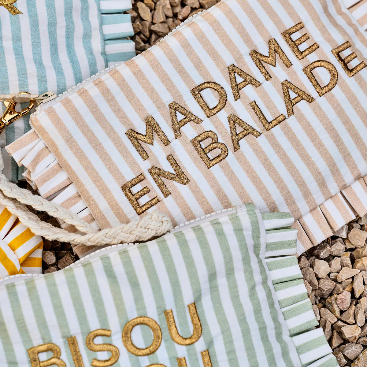 Pochette froufrous Madame en Balade — vue de face — Sophie et Ju